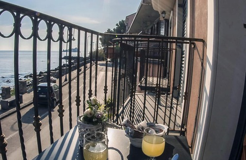 Capo Mulini Apartment | Homerez - 10 m away from the beach! Appartement for 4 ppl. at Capo Mulini
