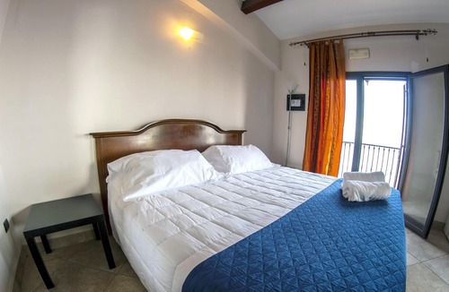 Capo Mulini Apartment | Homerez - 10 m away from the beach! Appartement for 4 ppl. at Capo Mulini