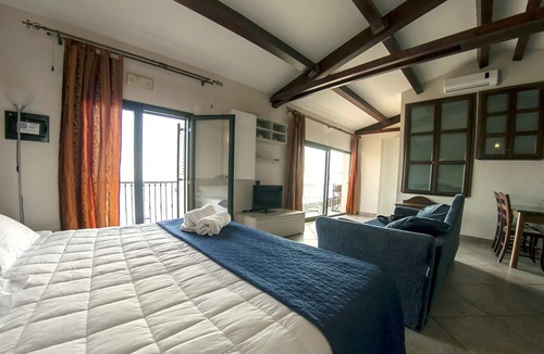 Capo Mulini House | Homerez - 10 m away from the beach! House for 8 ppl. with sea view at Acireale