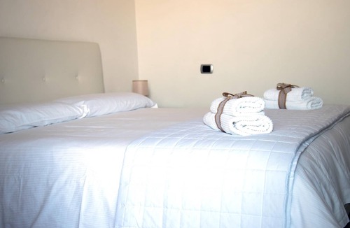Caiazzo Apartment | Homerez - Appartement for 5 ppl. with shared pool and garden at Bosco di Caiazzo