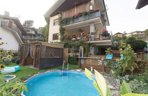 Villa-Nabian Apartment | Homerez - Appartement for 4 ppl. with shared pool and garden at Villa-nabian