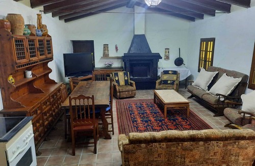 Alera House | Homerez - Charming House in Alera with Fireplace