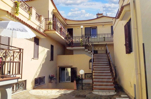 Laura Apartment | Homerez - Flat with garden in Capaccio-Paestum