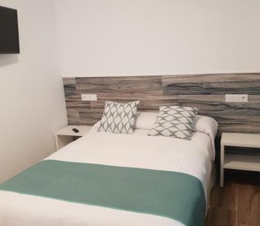 Carboneras de Guadazaon House | Hostal Cabañas