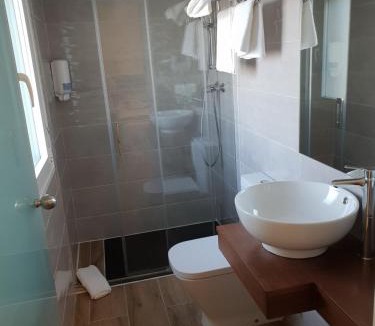 Carboneras de Guadazaon House | Hostal Cabañas