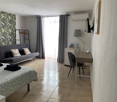 Mora d'Ebre Hostel | Hostal Casa Michaels