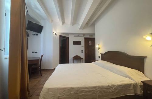 Capo Mulini Hotel | Hotel Capomulini, is a three-star hotel, cozy seaside retreat