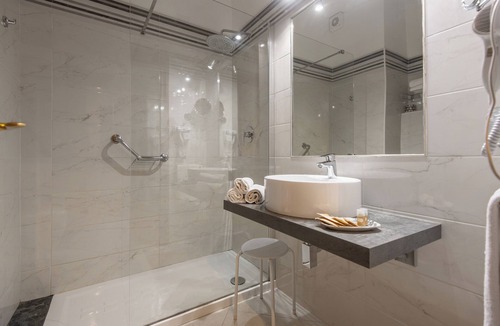 Castel San Pietro Terme Hotel | Hotel Castello