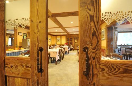 Antey-Saint-Andre Hotel | Hotel Des Roses