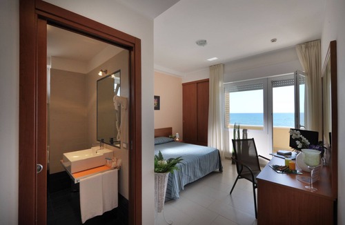 Lido di Capo Portiere Hotel | Hotel Miramare