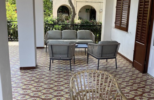 Partanna Villa | House crilulu al mar Bright and breezy large villa 10 minutes from the beach