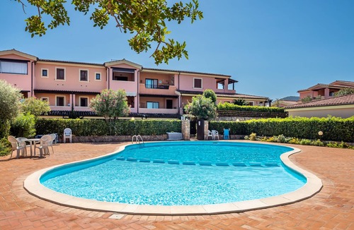 Murta Maria Apartment | House in residence with swimming pool 2 km from the sea