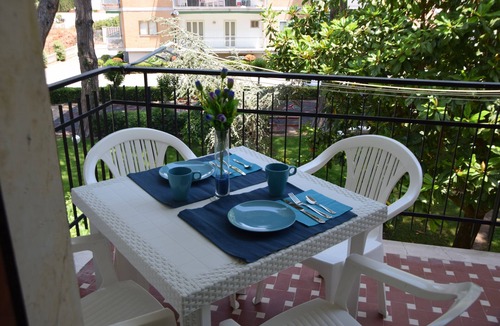 Laura House | House in residential park at 200 meters. from the sea