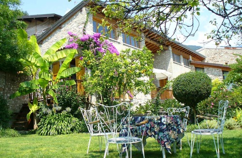 Fornico House | House in the paradise garden above v. Gargnano for individuals u. Children