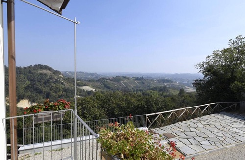 Montaldo Roero Apartment | House of Rocks Apartment Rocca Serro