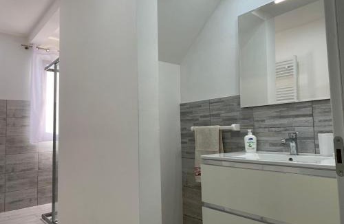 Camponogara Apartment | House with pool and park - Convenient for Venice and the sea!
