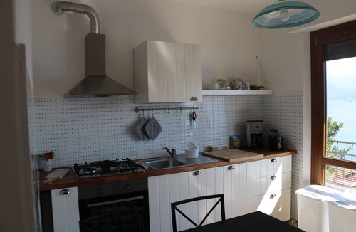 Resiga Apartment | house with private terrace and beautiful lake view