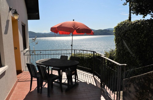 Resiga Apartment | house with private terrace and beautiful lake view