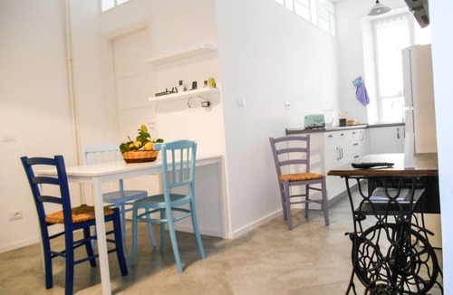 Gianicolo Apartment | House with terrace near Trastevere Station - Accommodation "The Pomegranate"