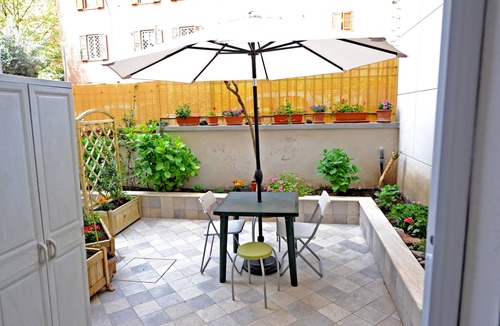 Gianicolo Apartment | House with terrace near Trastevere Station - Accommodation "The Pomegranate"