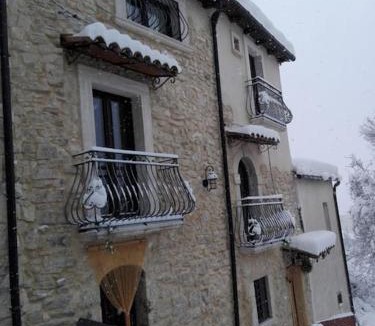 Montenero Val Cocchiara House | Il Borgo della Zittola