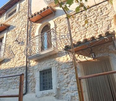 Montenero Val Cocchiara House | Il Borgo della Zittola
