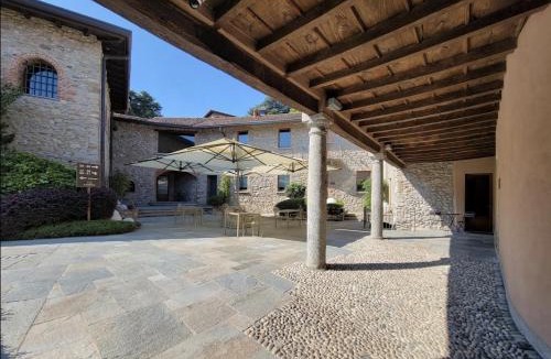 Arlate House | Il Portico - 1711 Luxury Guest House