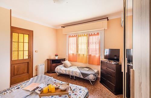Sanremo Apartment | In Front of the Sea P3/9