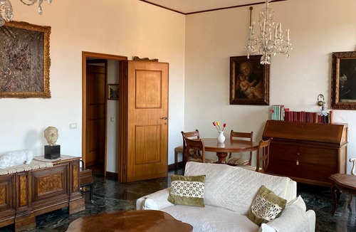 Historic Center Apartment | In the centre of Bologna with prestigious furniture and antique pieces of art