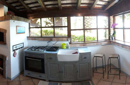 San Vito Chietino House | In the green hills of Abruzzo, a stone's throw from the sea .