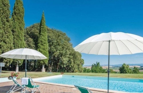 Monteroni d'Arbia Villa | Independent villa with wonderful view. Pool. Up t 22 guests