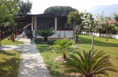 Fondi Ski Chalet | Independent villa with access to the sea, jump zone of funds, large garden