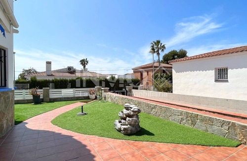 Cambrils House | Individual house with large garden & bbq