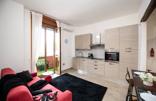 Crescenzago Apartment | ★ Industrial ★ WiFi - Metro 5 minutes - Fireplace