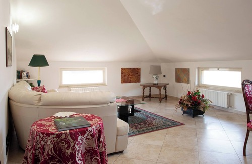 Caserta Apartment | Insolita Reggia Appartment