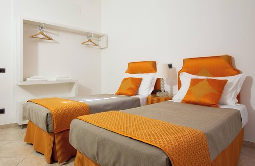 Caserta Apartment | Insolita Reggia Appartment