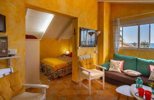 La Azohia Apartment | Inviting vacation apartment in authentic environment by the sea.