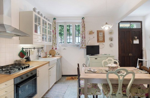 Castelvecchio di Rocca Barbena Apartment | Apartment 'Al Frantoio' with Private Garden