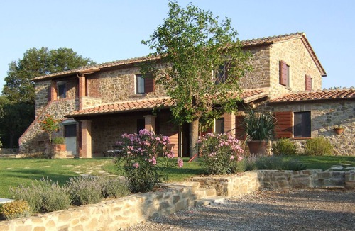 Monte San Savino Villa | Beautiful Tuscan Country Villa - Pool - Pizza Oven - Gourmet Kitchen