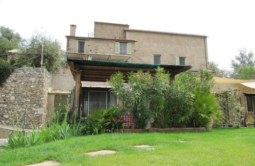 Garlenda Apartment | Italian Riviera Self catering apt 2 sleeps,Liguria, private pool,6km from beach