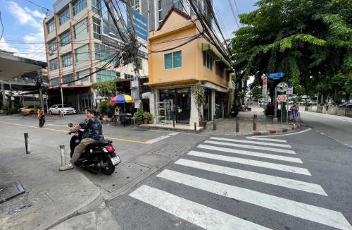 Khlong San Apartment | k4 be chill *Wongwianyai BTS 80m*Family&Friend*