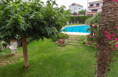 Pedrinya Apartment | Kandinsky apartment with sea view