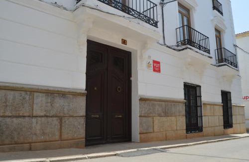 Campillo de Altobuey House | La Antigua, casa céntrica, amplio patio, piscina y barbacoa