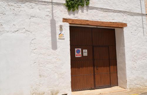 Campillo de Altobuey House | La Antigua, casa céntrica, amplio patio, piscina y barbacoa