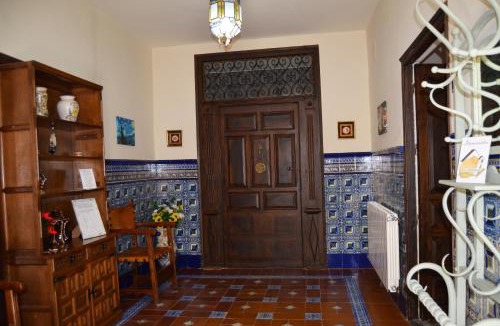 Campillo de Altobuey House | La Antigua, casa céntrica, amplio patio, piscina y barbacoa
