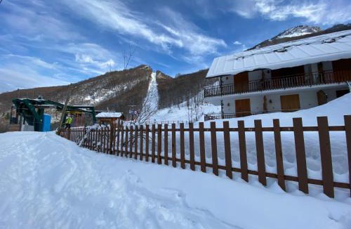 Limone Piemonte Apartment | La Baita Limone Riserva Bianca Ski-in Ski-out Seggiovia Morel 1