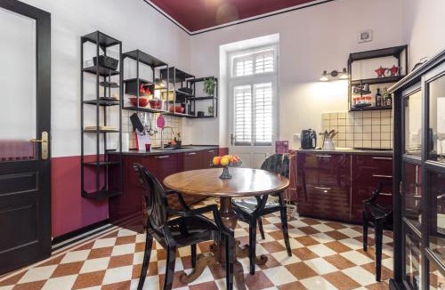 Gorizia Apartment | La casa di Gatsby Art Deco in Centro Gorizia con Parcheggio e Terrazza
