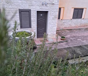 Busso House | La casa di mezzo-affitti brevi-zona ospedali