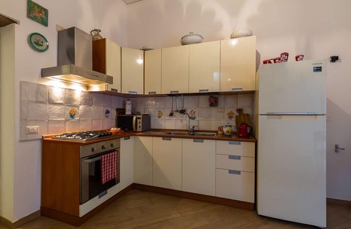 Rione Duomo Apartment | La Casa di Nonna LellaTraditional apartment in the historic center