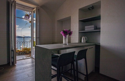 Belgirate Apartment | La Dimora del Glicine